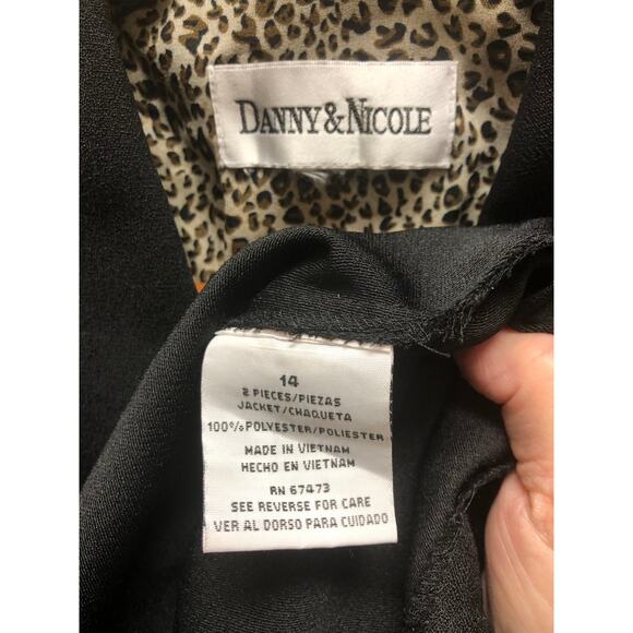 Black blouse with leopard buttons. Danny & Nicole. Size 14 - Picture 4 of 5